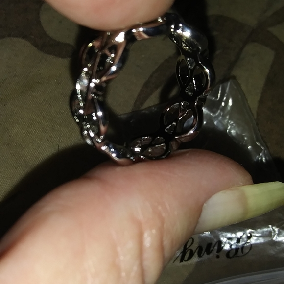 Ring - Picture 1 of 2